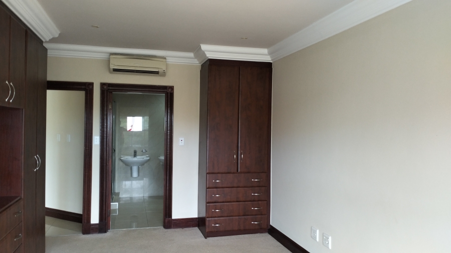 To Let 3 Bedroom Property for Rent in Marina Martinique Eastern Cape